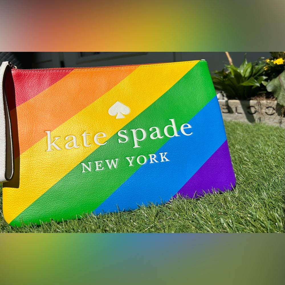 BRAND NEW, Kate Spade wristlet. Perfect condition. ABSOLUTELY beautiful!